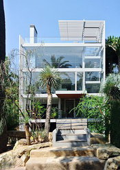 Vertical House in Dallas Wins National Steel Building Design Award