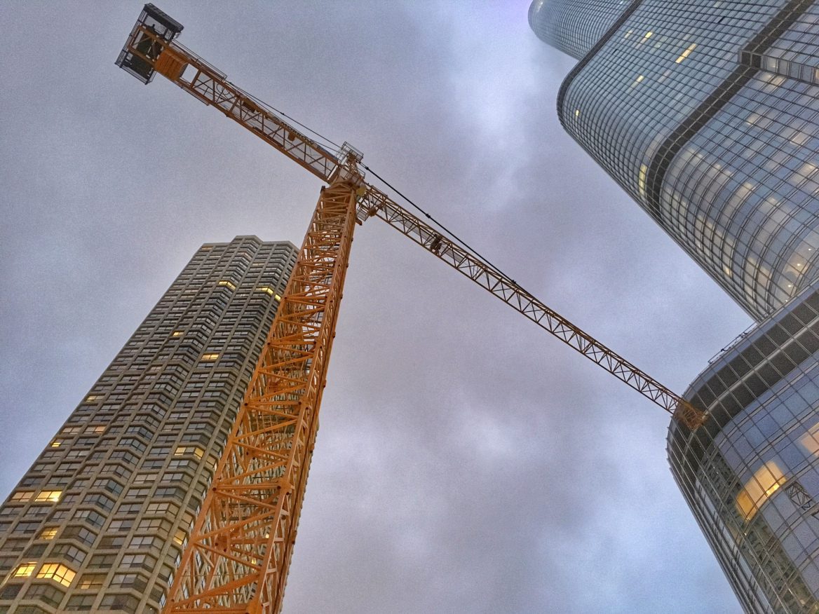 Renelle on the River Erects Chicago’s 60th Tower Crane of 2017