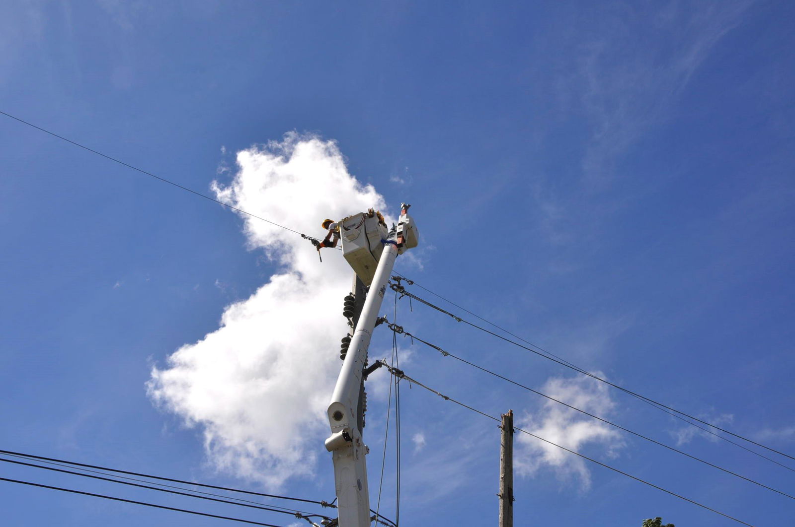 Power on the Way to Major Urban Areas as Fluor Completes Work on Priority Lines in Puerto Rico