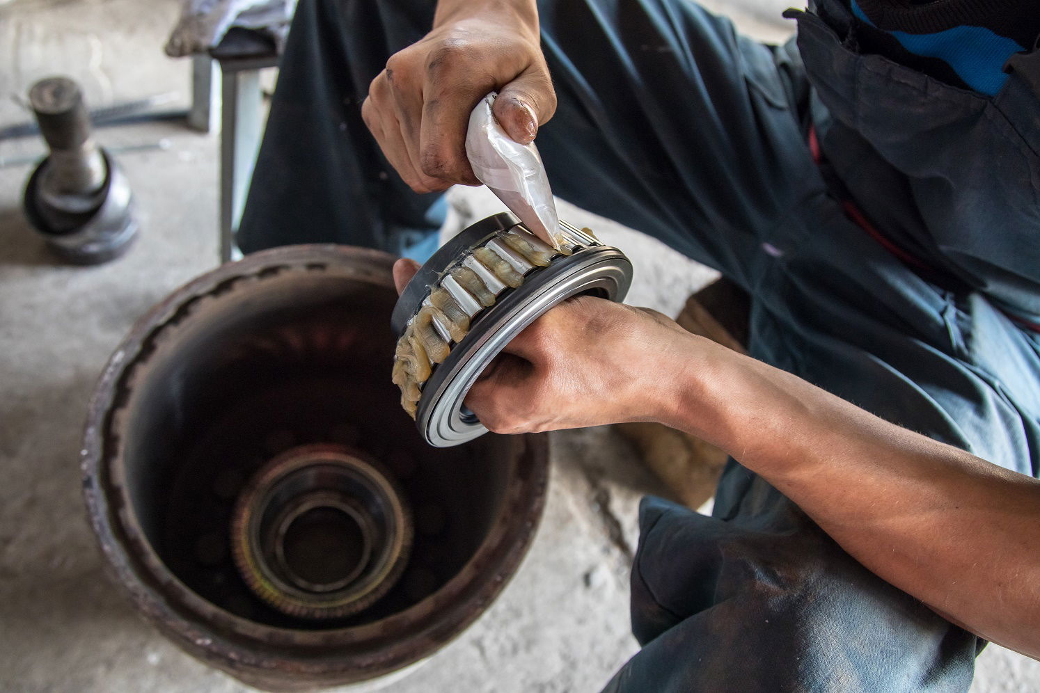 Premium Cortec M-540 Additive Enables Bio-Based and Ester-Based Greases to Pass Rust Prevention Test in 5% Seawater