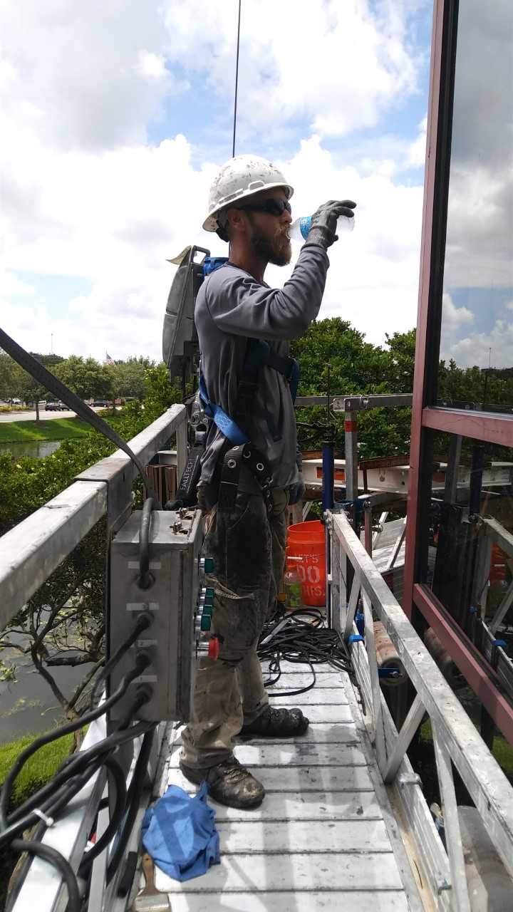 Western Specialty Contractors Provides Seven Safety Tips to Protect Construction Workers From Extreme Heat