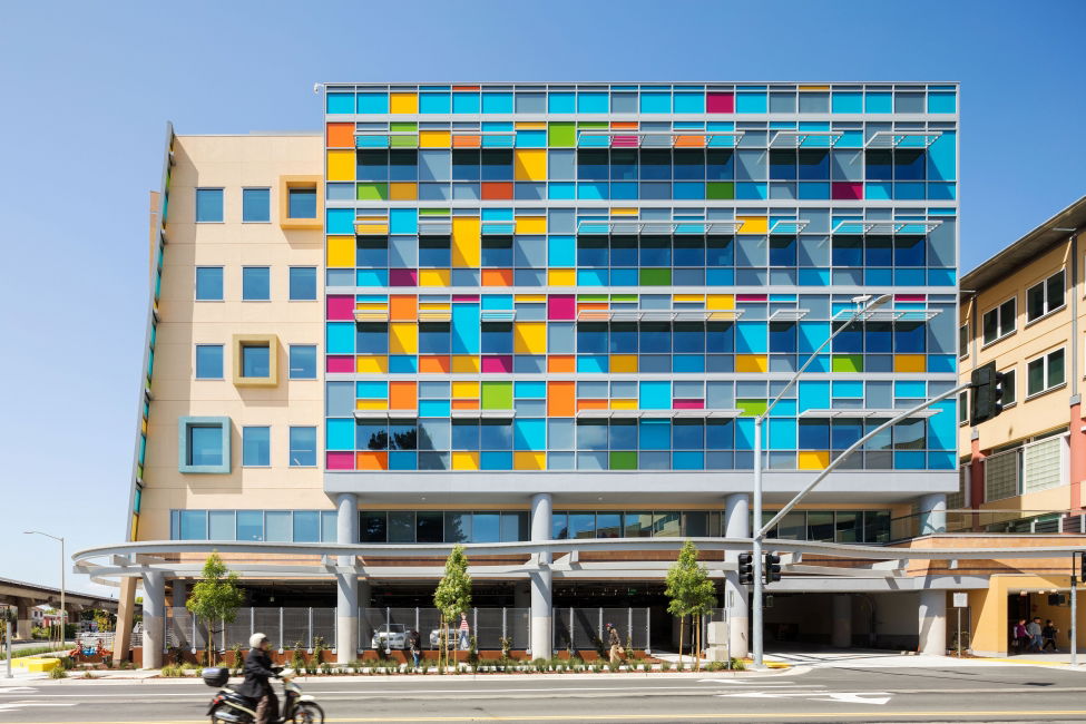 UCSF Benioff Children's Hospital Oakland Outpatient Center, Designed by HDR and Taylor Design, Opens to Patients