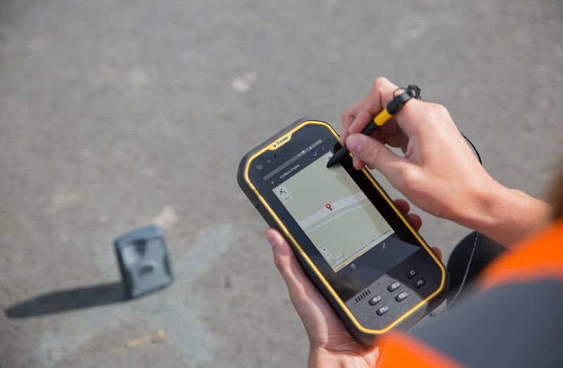 Trimble Introduces New Handheld Computer for Field Data Collection