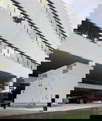 Battery Energy Storage System Uses Artificial Intelligence to Lower Energy Bills and Provide Utility Grid Services