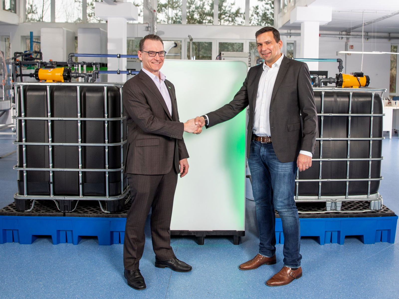 CMBlu and MANN+HUMMEL Partner up on Sustainable Large-Scale Battery Storage for the Energy Transition