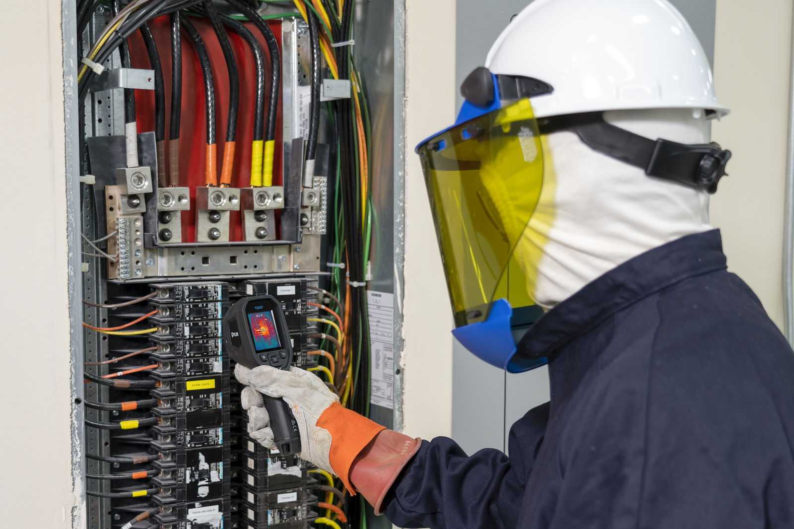 FLIR Introduces the TG267 Thermal Camera for Electrical Professionals