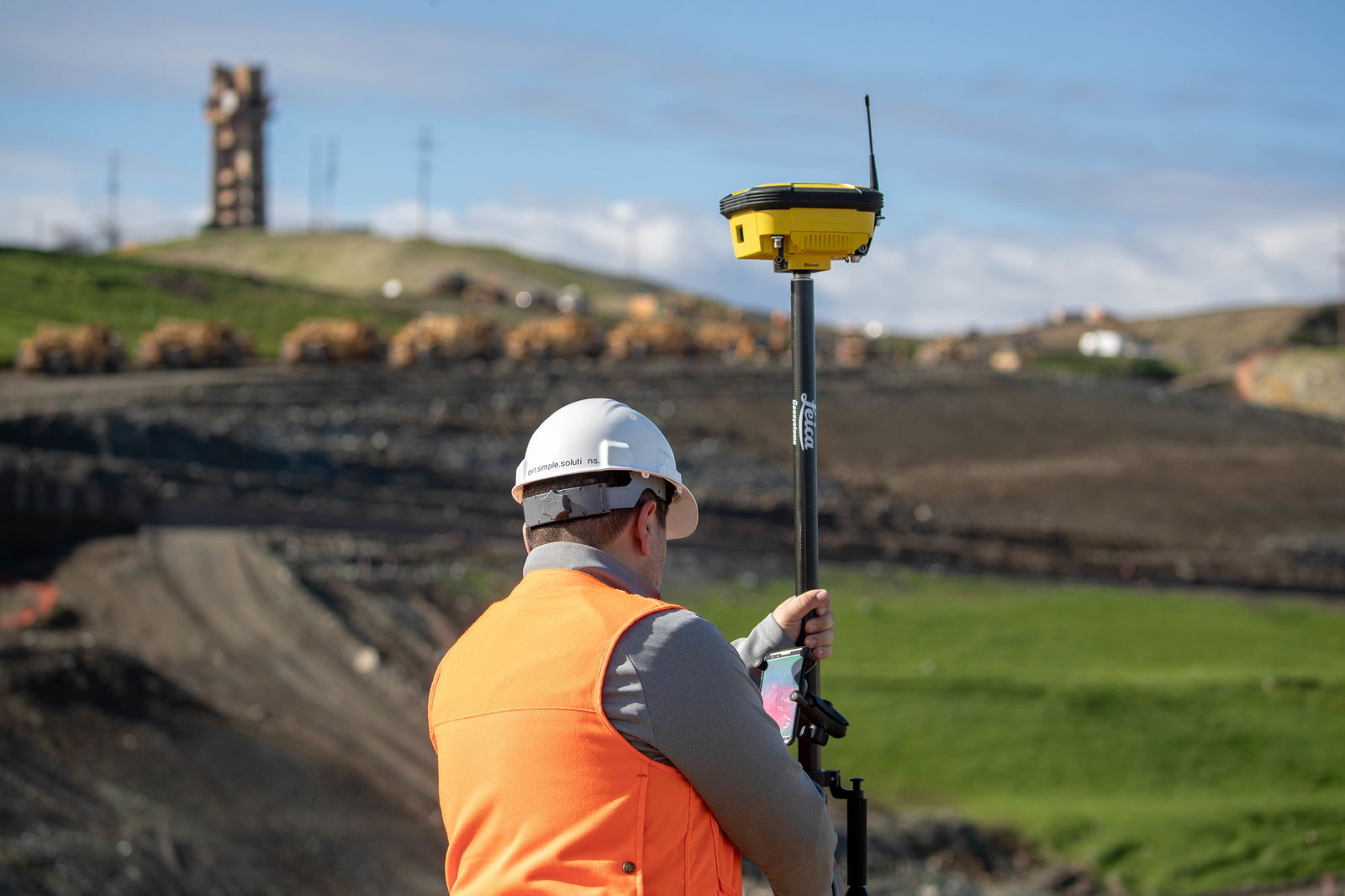 AGTEK’s SmartDirt RTK provide high accuracy cut/fill measurements on a phone or tablet