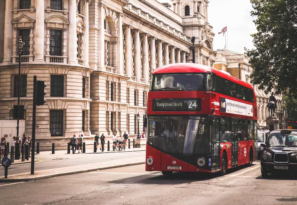 TFL Makes £4.5bn from Ticket Prices and £0.04p from Advertising per Passenger