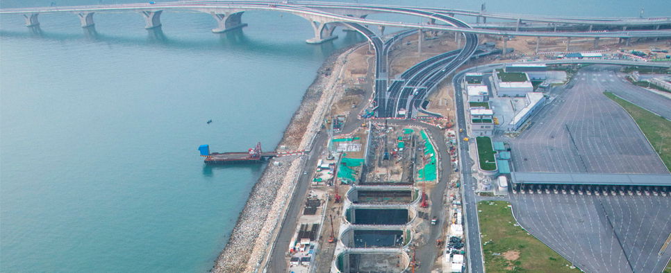 Atkins wins innovation award for the world-first 15-cell caterpillar-shaped cofferdam design on Tuen Mun-Check Lap Kok Link in Hong Kong