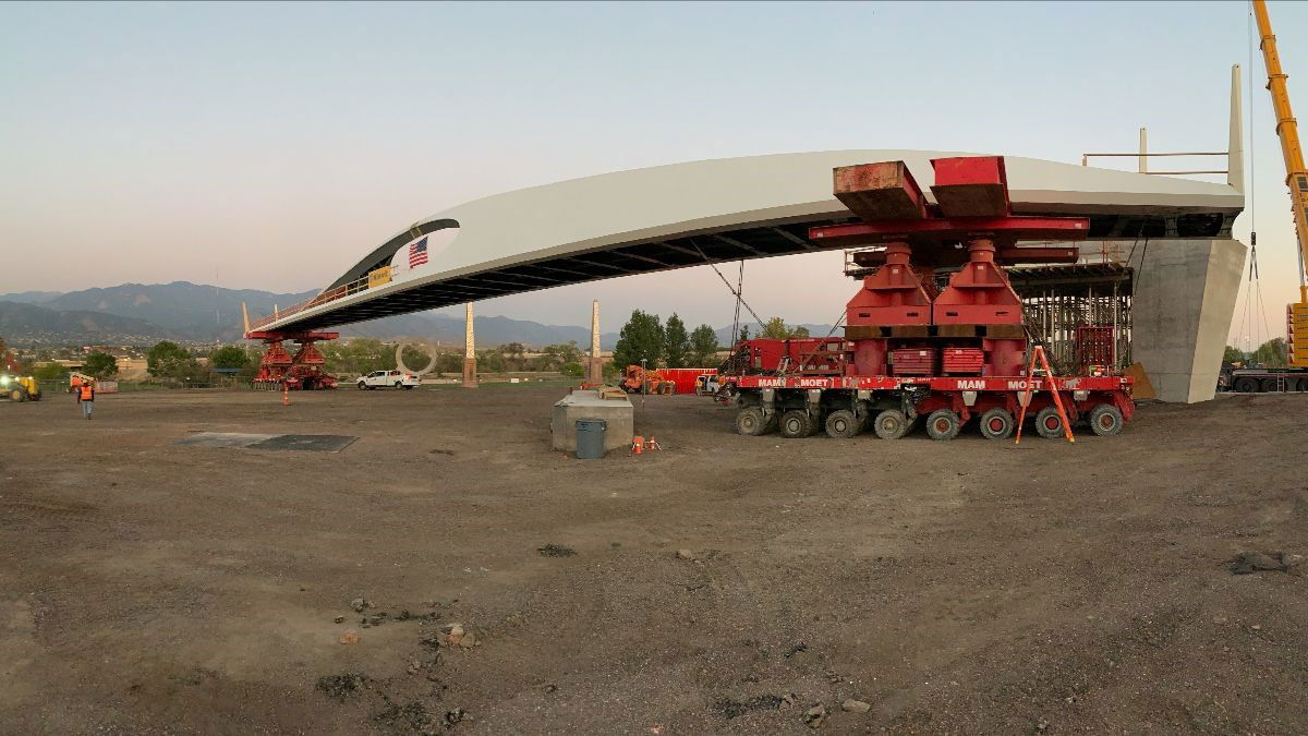 Mammoet Swiftly Sets Pedestrian Bridge in Colorado