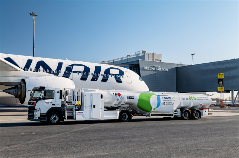 Neste and Finnair present Sustainable Aviation Fuel based solution to reduce business travel emissions
