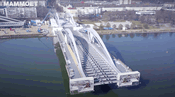 Video: Floating in of the New Danube Bridge in Linz, Austria