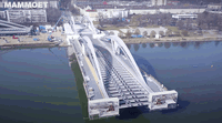 Video: Floating in of the New Danube Bridge in Linz, Austria