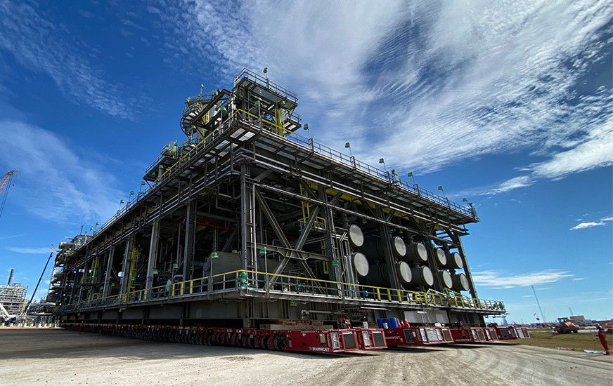 Mammoet transports massive modules for GCGV