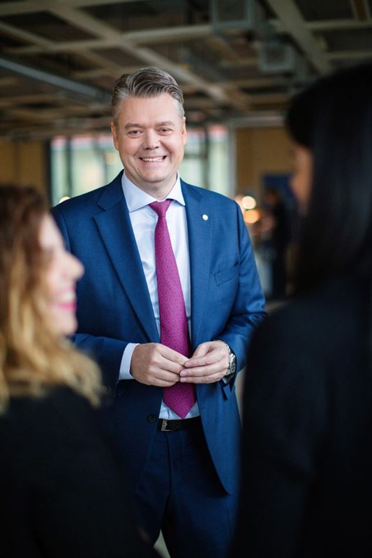 Record order intake and revenues