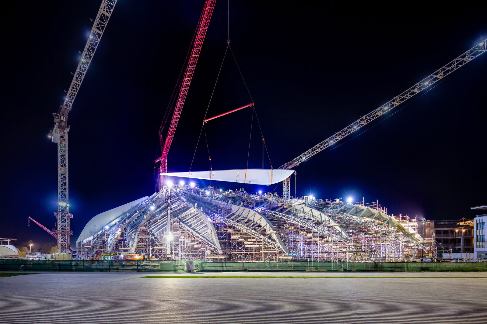 Mammoet assisted the construction of the iconic UAE Pavilion at Expo 2020