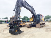 Custom Werk-Brau Bucket and Thumb Simplifies Coil Handling Application