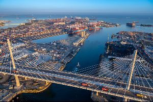 Port of Long Beach Earns Top West Coast Seaport Honors