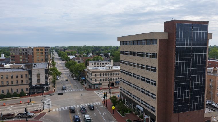 Milwaukee Building Owner Leverages SolarEdge Technology to Create 83ft Vertical Solar Array on High-Rise Office Building