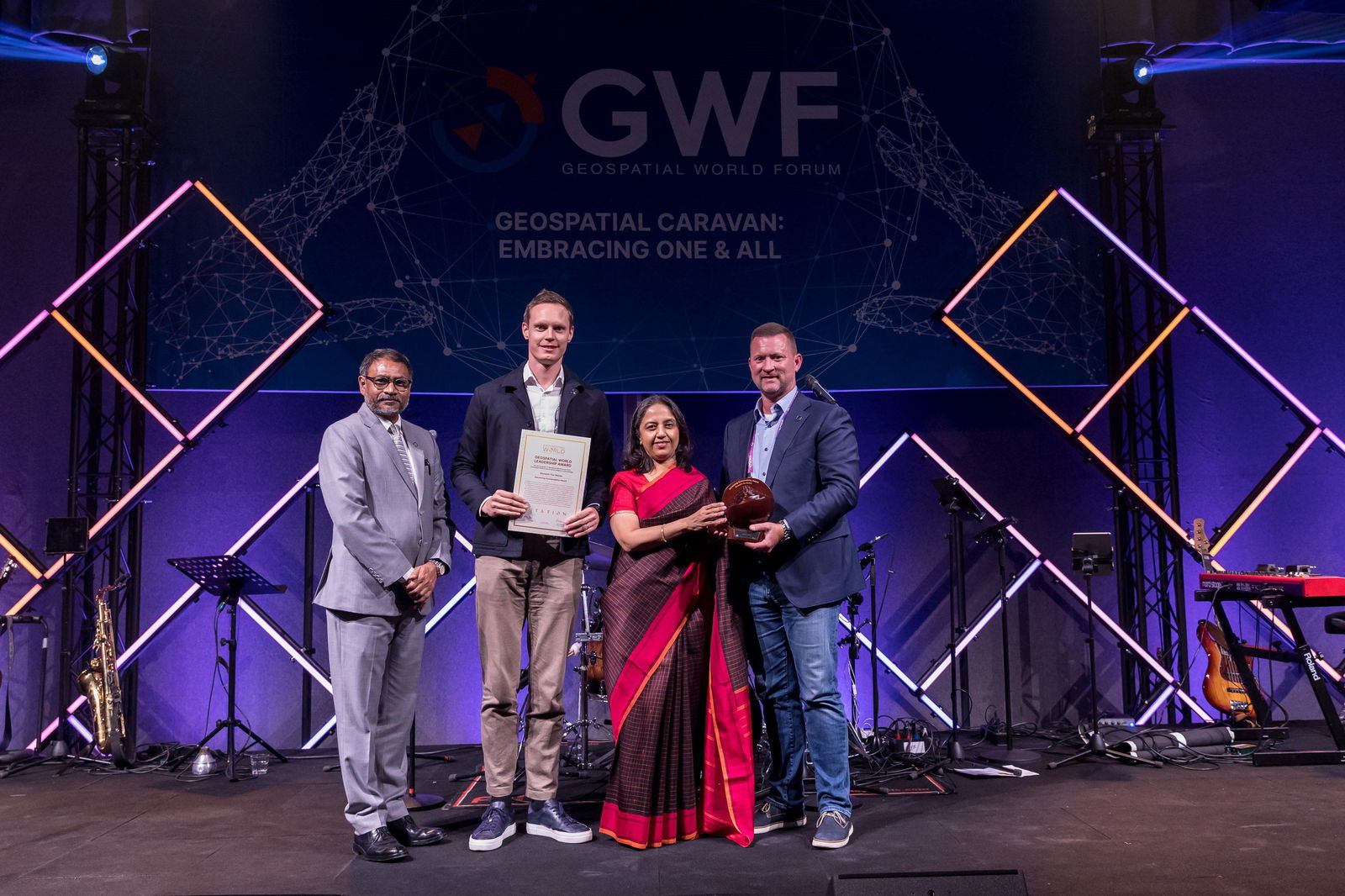 Beneath The Waves and Hexagon win Geospatial World Leadership Award for advancing Blue Carbon research in The Bahamas