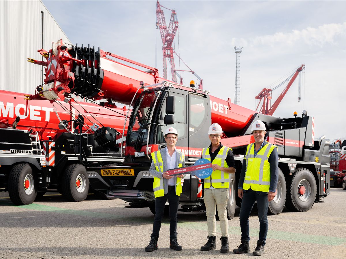 First hydraulic electric crane joins Mammoet fleet