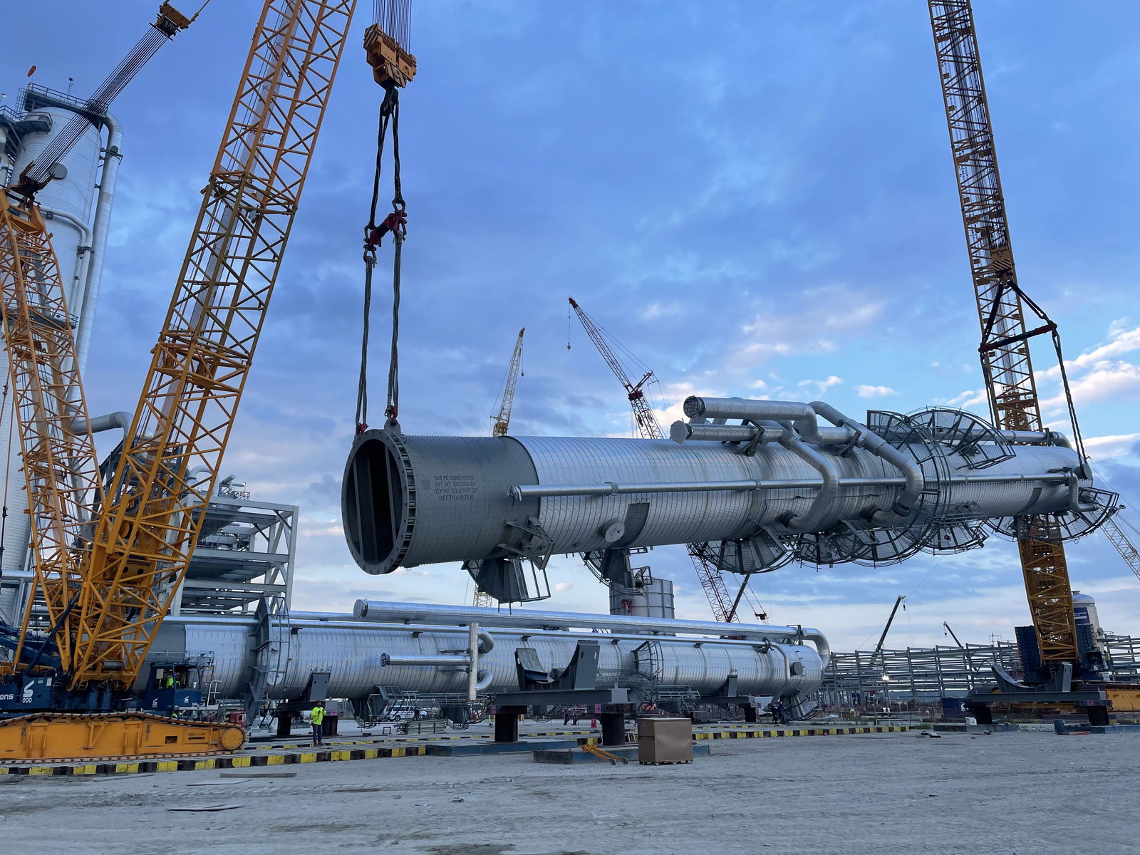 Global oil demand will continue to increase by 6% through 2028, up to 105.7 million barrels per day