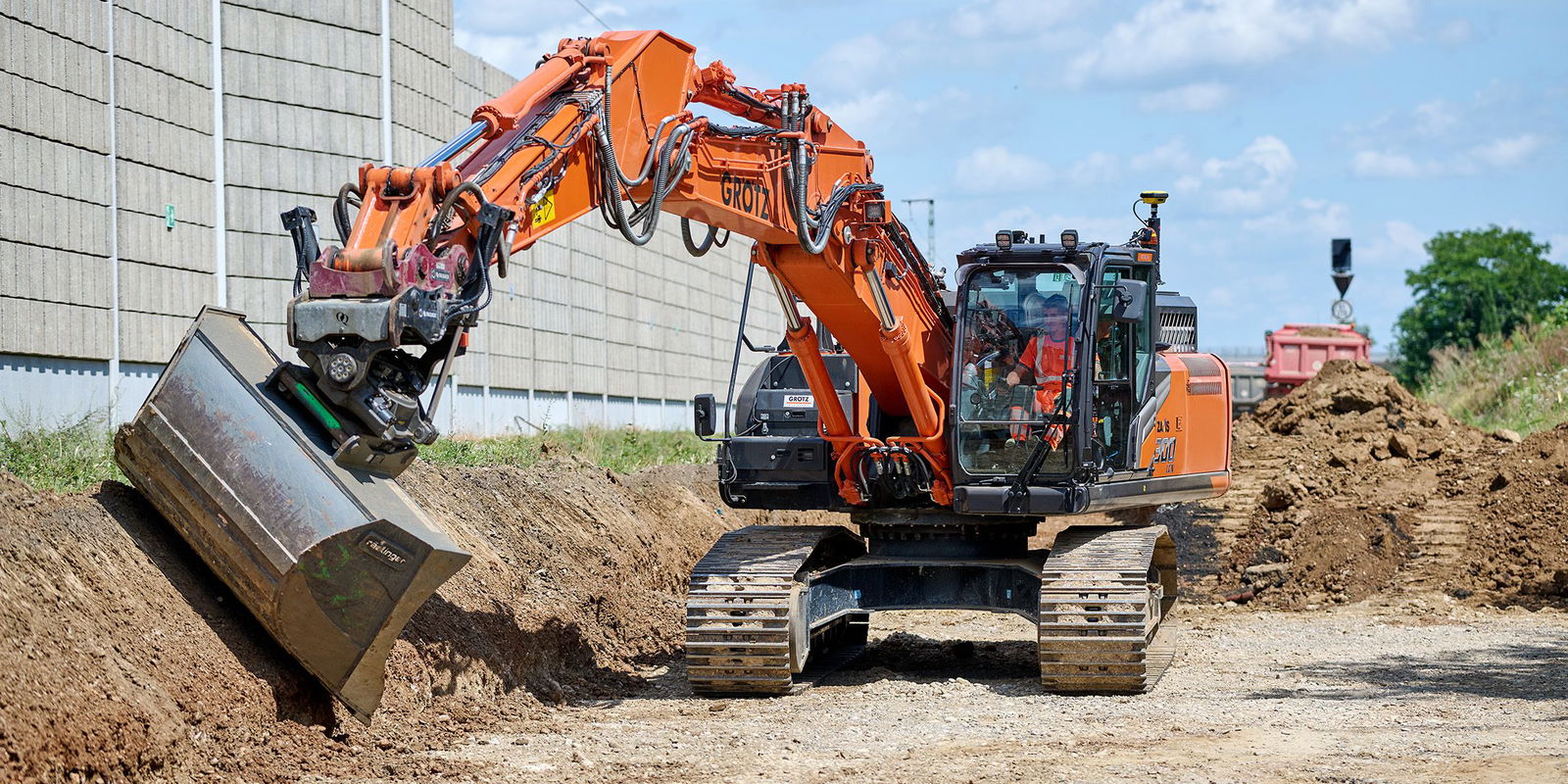 Leica Geosystems launches its first Machine Smart Antenna — the Leica iCON gps 120