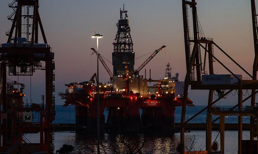 Oil and Gas Fundamentals Diverge: Geopolitical Uncertainty Supports Crude Prices, Excess Inventory Overhangs the Gas Market