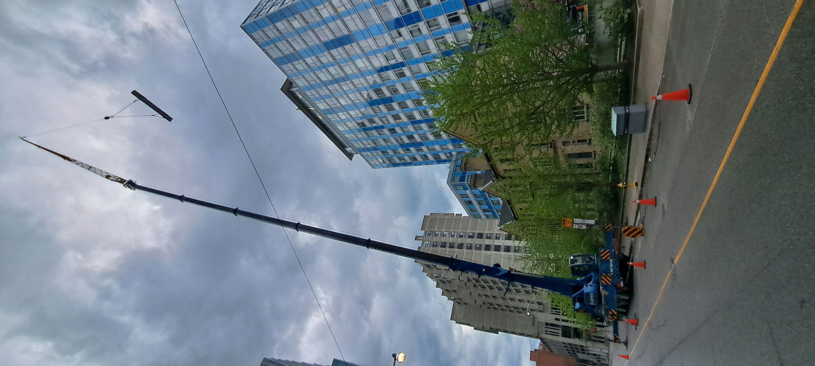 Sarens improves safety at social housing complex with rooftop railing installation for YMCA Toronto