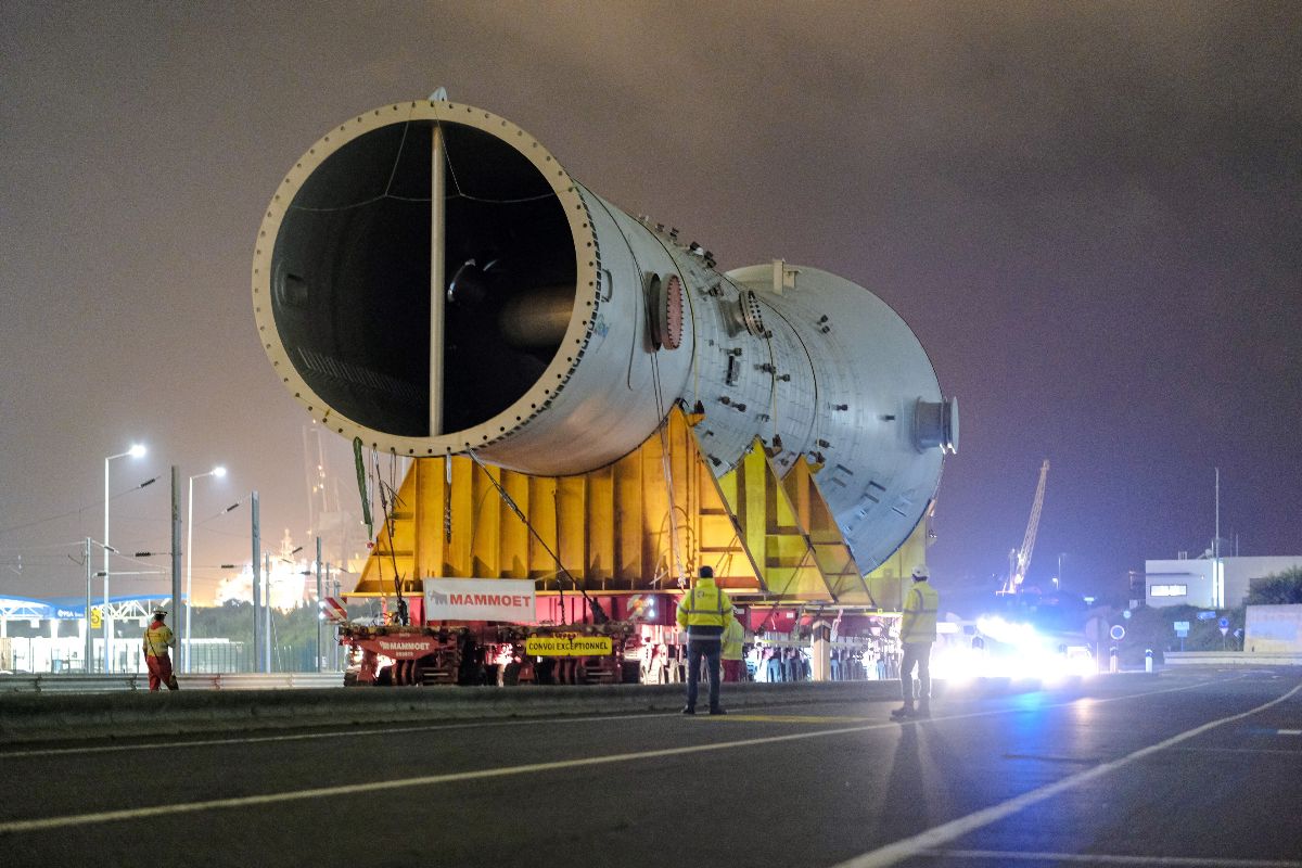 Schedule-boosting heavy haul trucking solution for the ALBA project