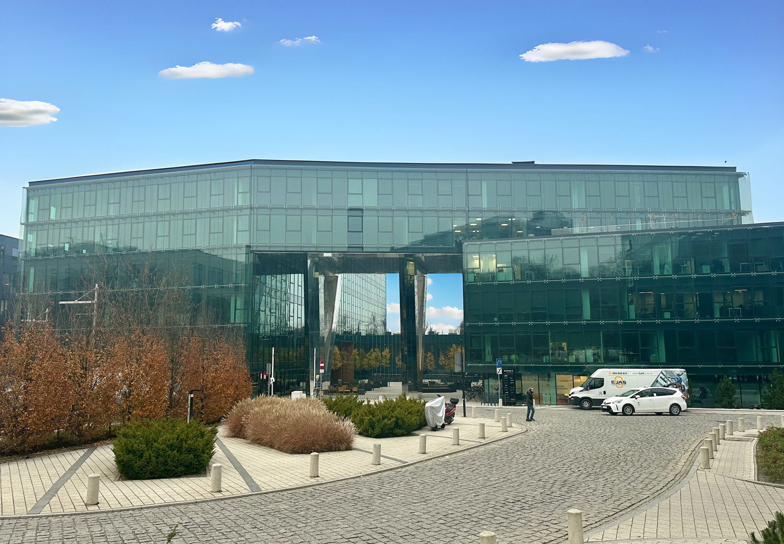 Roeslein & Associates Expands European Presence with New European Design Center