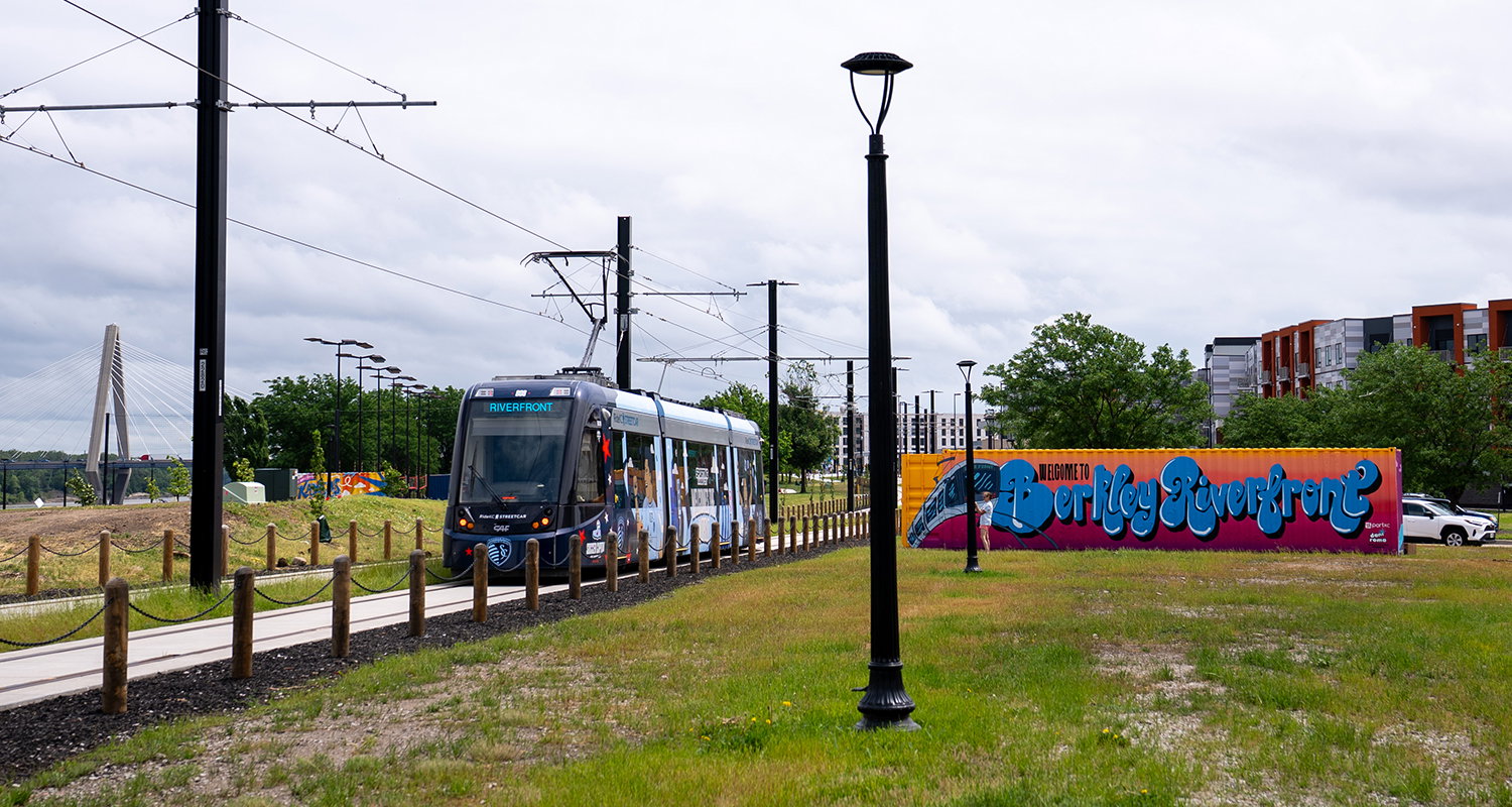 Kansas City Celebrates Grand Opening of HDR-Designed KC Streetcar Riverfront Extension