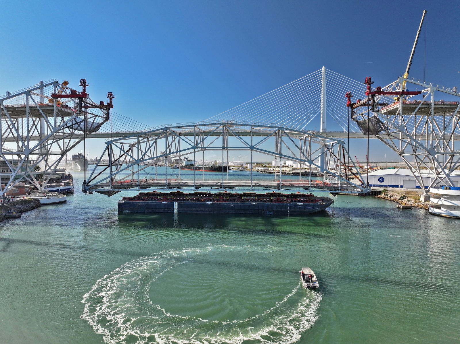 Successful removal of historic US 181 Harbor Bridge center span